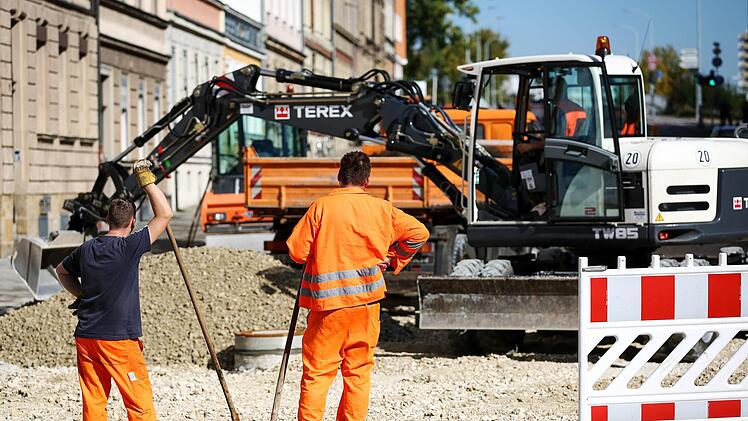 Die einen zahlen ihn, die anderen nicht: Der Straßenausbaubeitrag sorgt im ganzen Land für Ungerechtigkeitsempfinden. David Ebener, Dpa