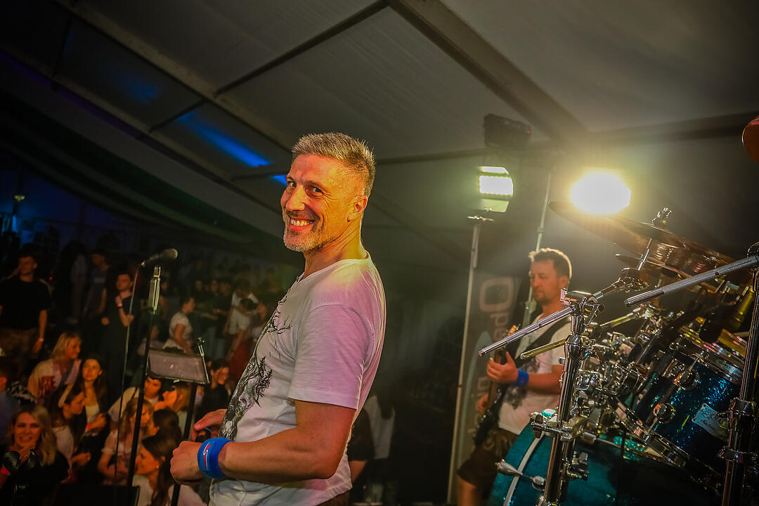 Samstagsparty im Festzelt!