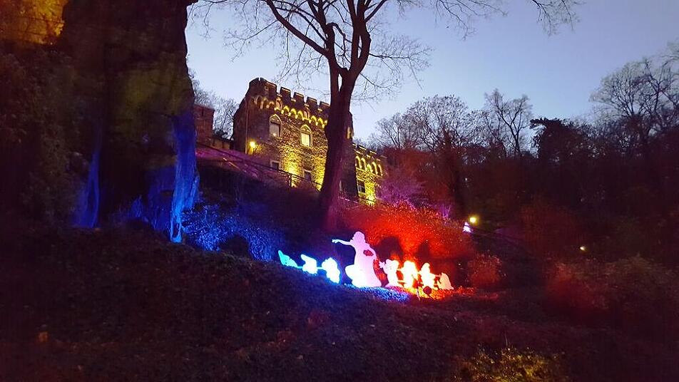 In der Adventszeit können Besucher*innen Burg Rheinstein als märchenhafte Weihnachtsburg erleben.