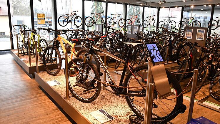 2012 hat Messingschlager einen Laden für Endkunden samt Werkstatt, Café und Bike-Park gebaut. Foto: Ronald Rinklef