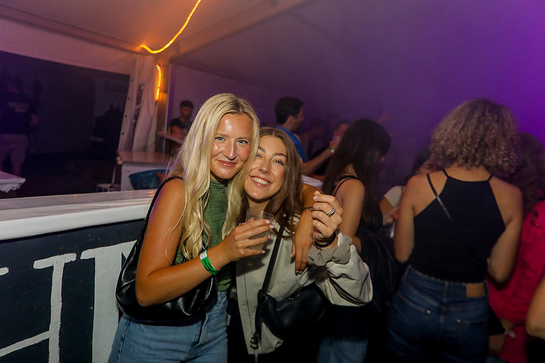 Partyzeltdorf mit 5 Areas!