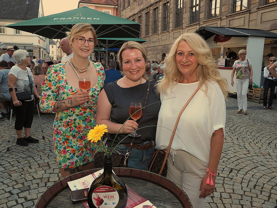 Das Weinfest zieht tausende Besucher an.