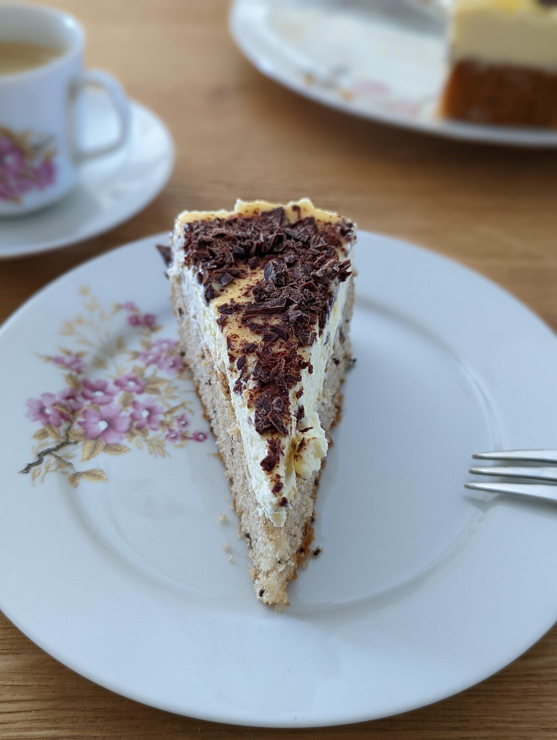 Rezepte: Omas Feiertagsklassiker: Klassischer Eierlikörkuchen mit Sahne