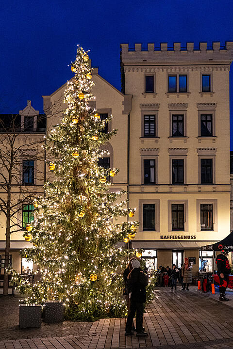 Die Innenstadt wird wunderschön erleuchtet.