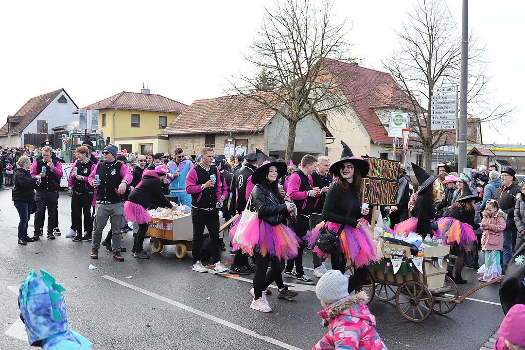 Die Hauptstrasse wurde zur Partymeile