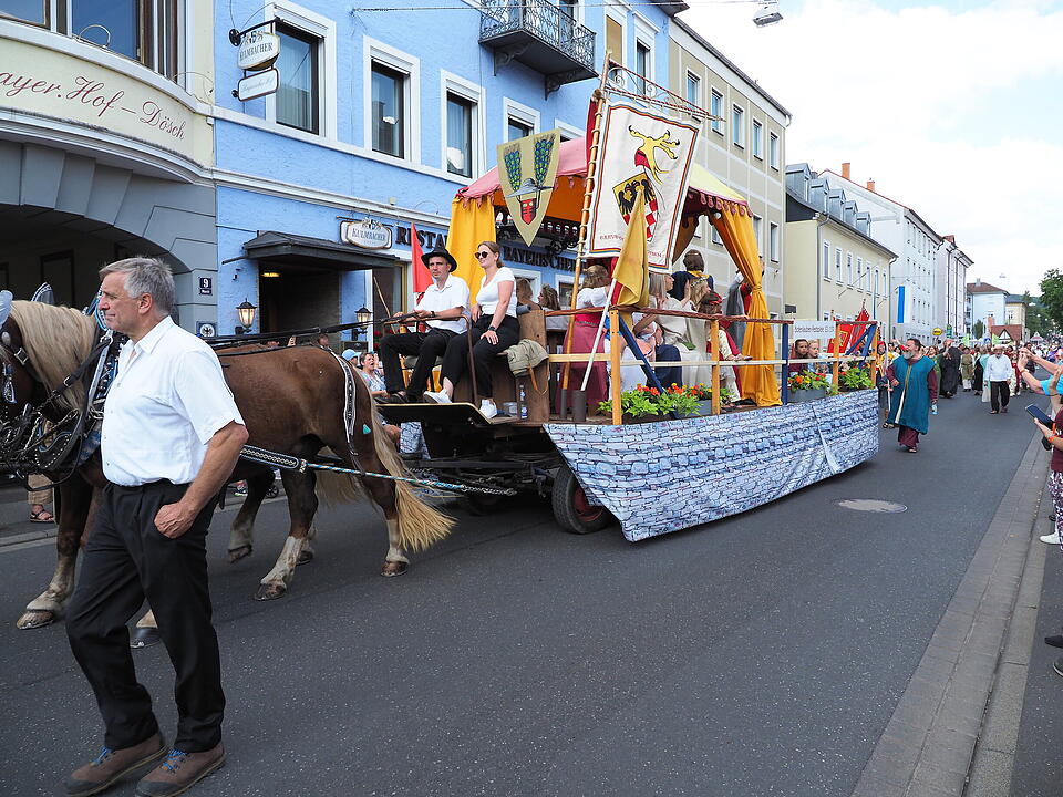 Großer historischer Festzug durch Bad Kissingen!