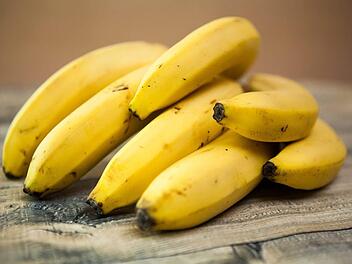 "öko-Test" hat verschiedene Bananen im Labor untersuchen lassen. Viele Produkte sind von Pestiziden betroffen. Foto: Symbolbild/pixabay.com/GabiSanda