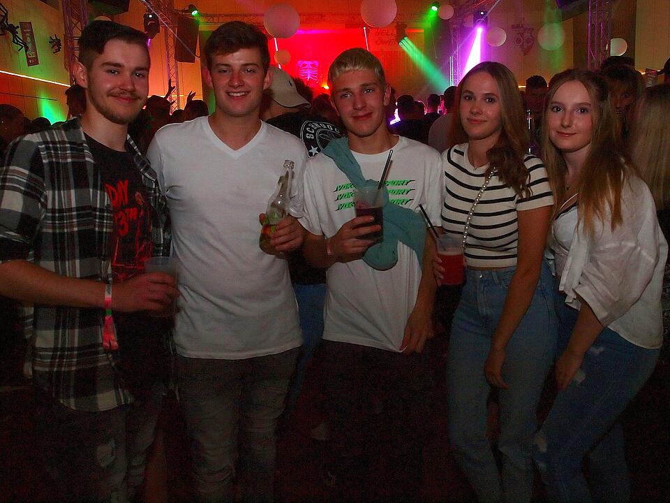 Viele verkleidete Besucher*innen feierten in Oberthulba