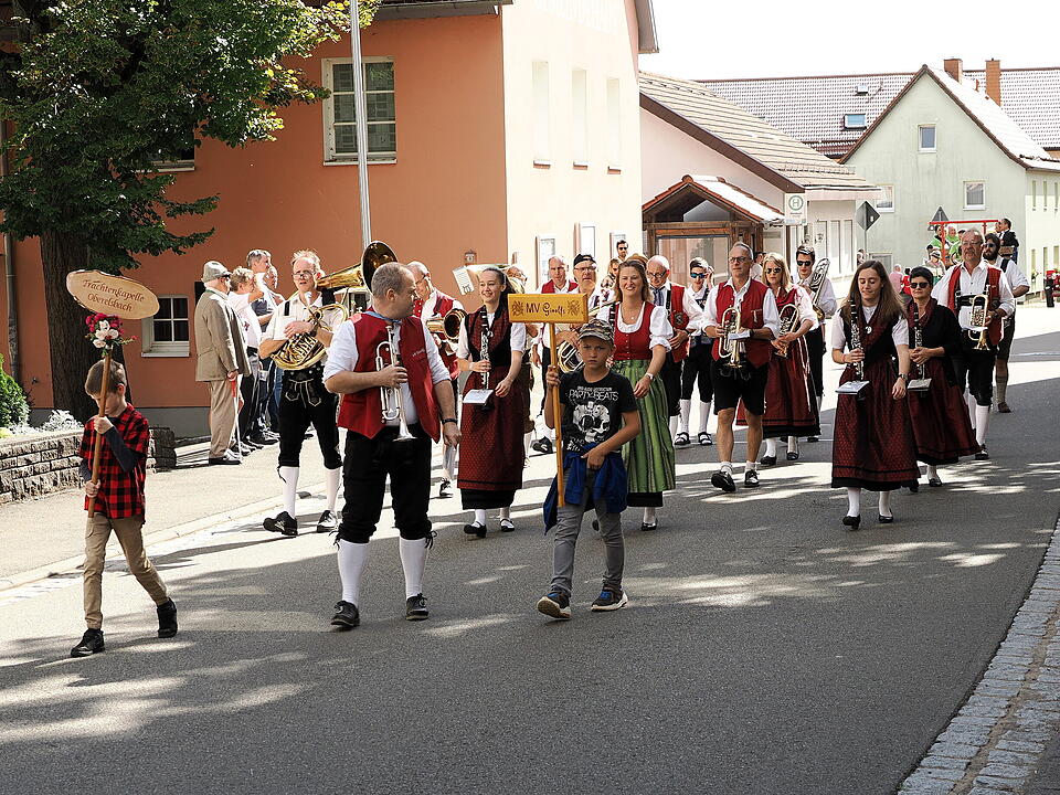 Motivwägen, Trachtengruppen und Musik-Kapellen