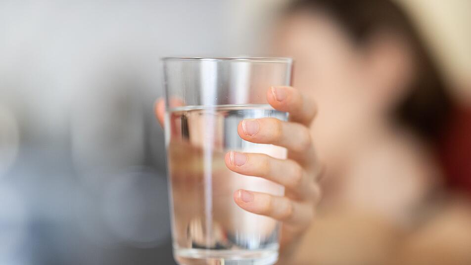 Täglich Wasser trinken ist gesund und kann auch regional genossen werden.