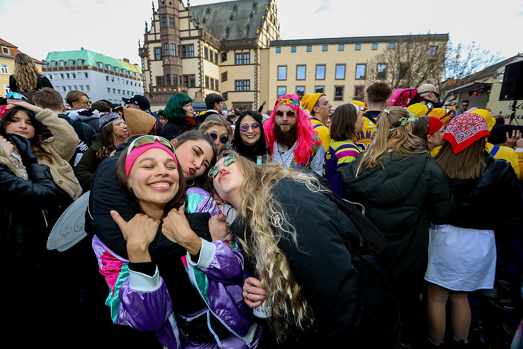 Große Party nach dem Faschingsumzug am Marktplatz.