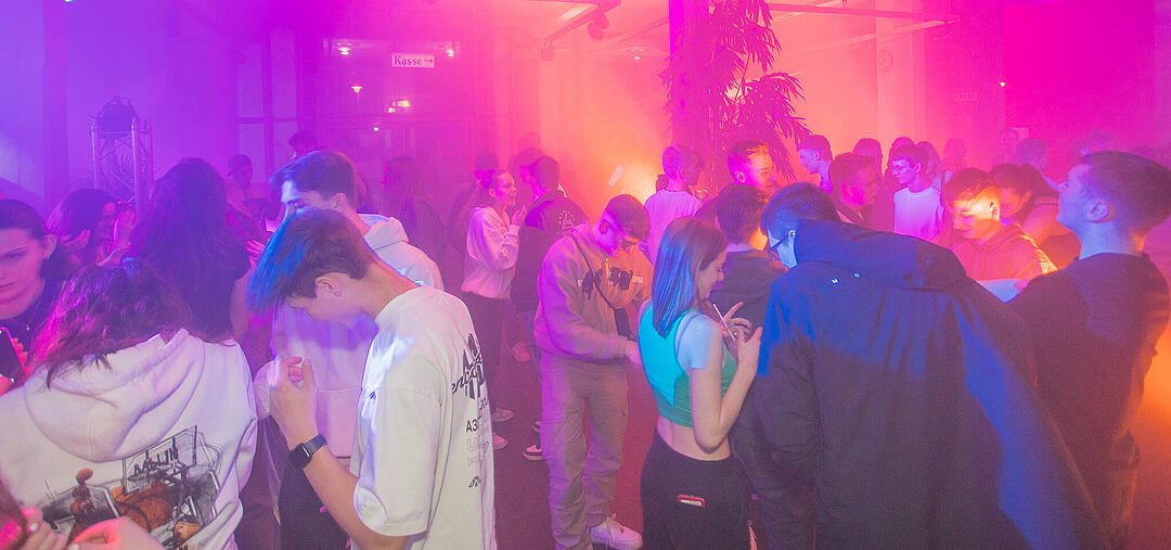 Nach dem einschlagenden Erfolg der ersten Kufa Club Night wurde ausgelassen die 2. Auflage gefeiert.