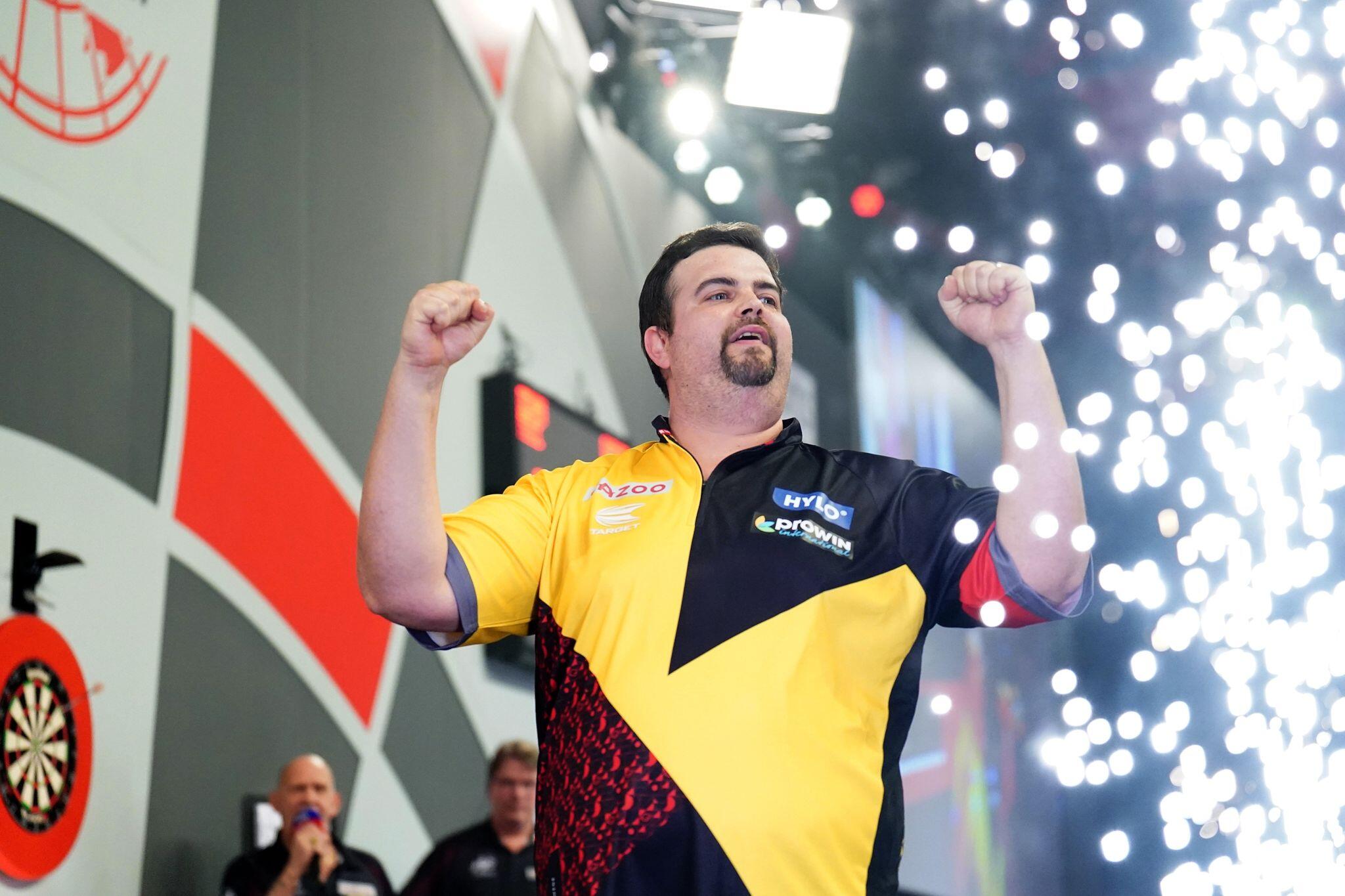 Kaiserslautern DartsWMHeld Gabriel "Gaga" Clemens wirft seine Pfeile