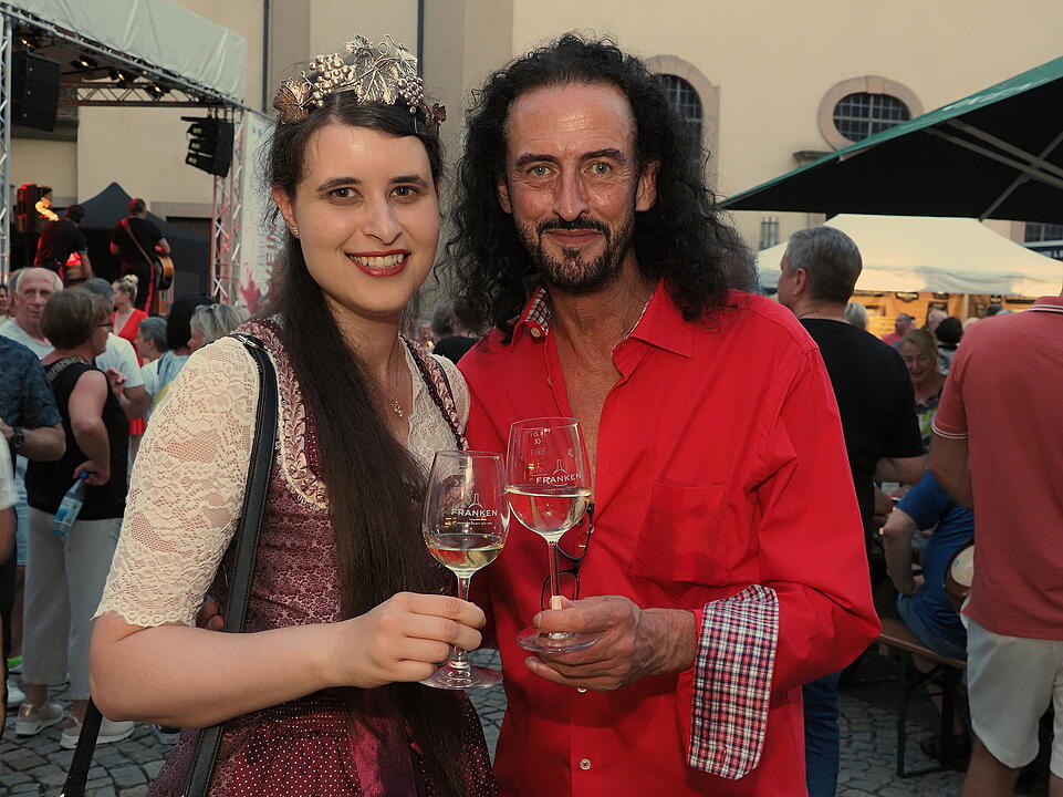 Das Weinfest zieht tausende Besucher an.