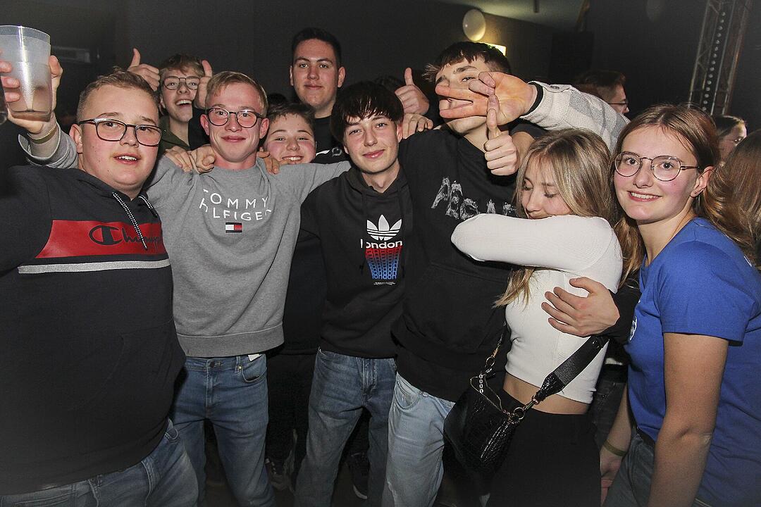 Die Partyband "Power" heizte ordentlich ein.