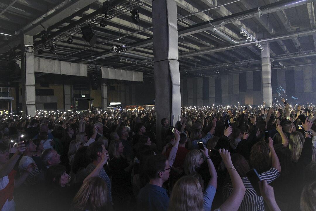 Max Giesinger live in Bayreuth.