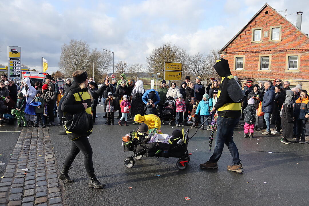 Die Hauptstrasse wurde zur Partymeile