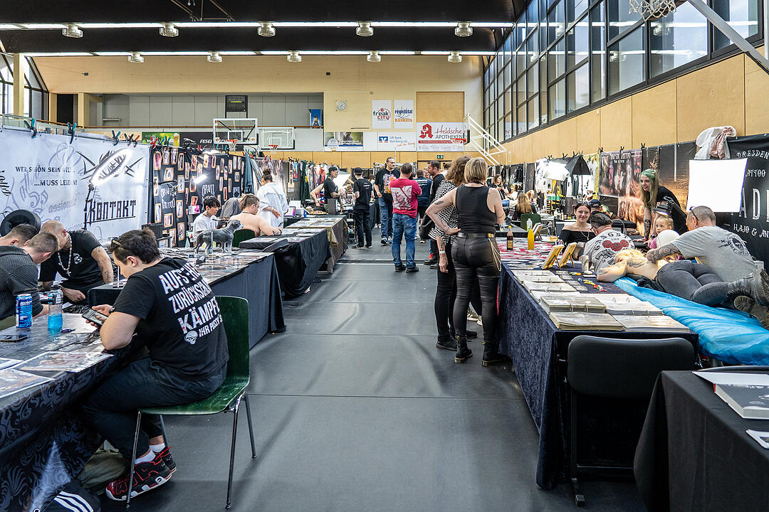 Mit vielen Top Tattookünstlern und Händlern.
