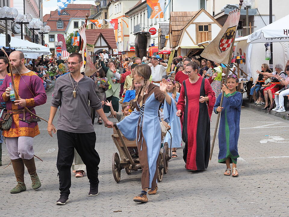 Großer historischer Festzug durch Bad Kissingen!