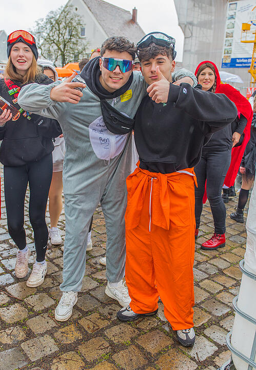 Buntes Faschingstreiben begeistert groß und klein.