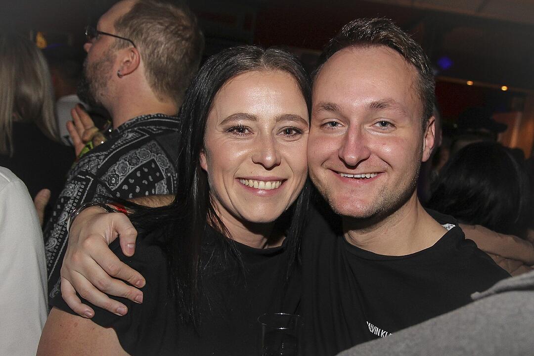 Volles Haus, erwachsene Partypeople und eine ausgelassene Feier!
