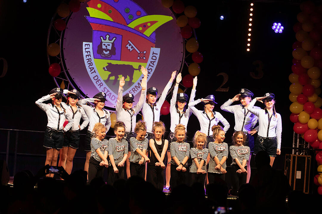 Viele Tanzgruppen, lustige Büttenreden und ein furioses Finale!