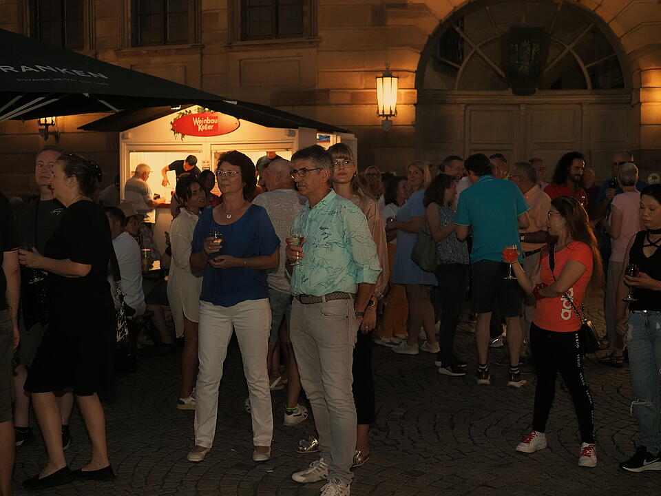 Das Weinfest zieht tausende Besucher an.