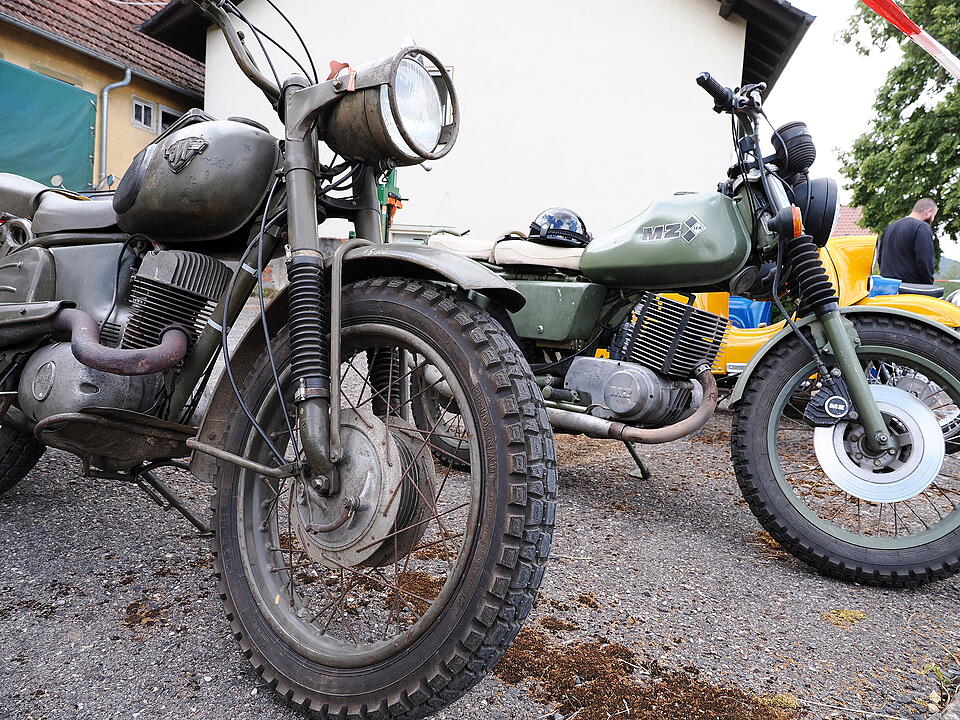 Oldtimer, US Cars, Traktoren und Motorräder.