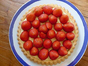 Erdbeerkuchen mit Vanillepudding - eine himmlische Kombination.