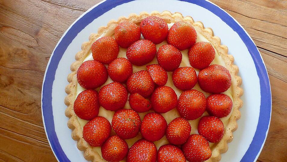 Erdbeerkuchen mit Vanillepudding - eine himmlische Kombination.