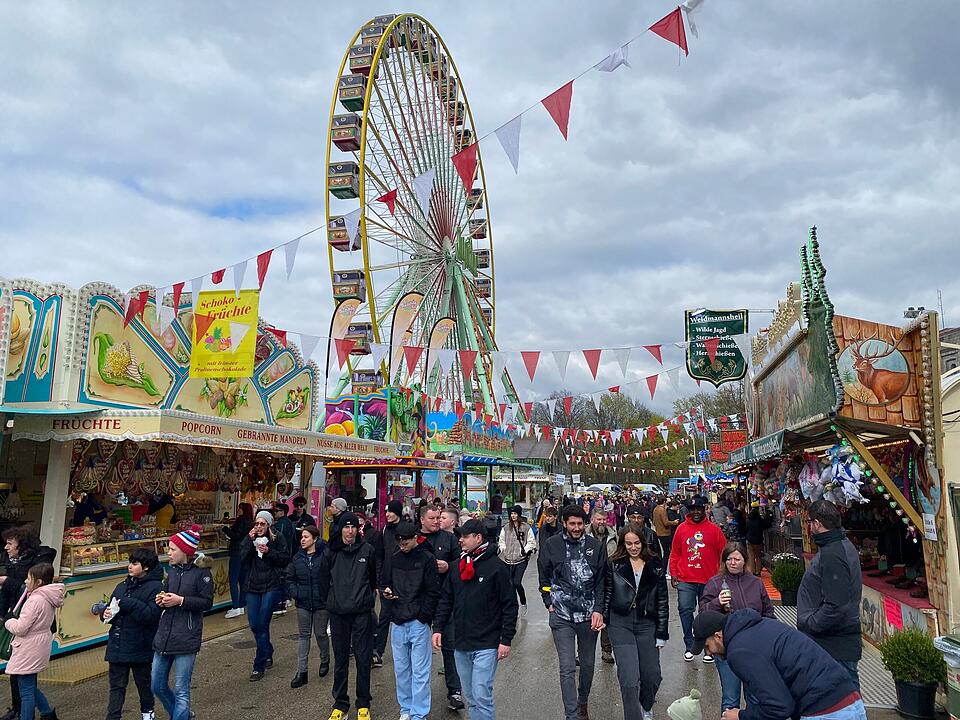O'zapft is! Das Frühlingsfest am Dutzendteich beginnt