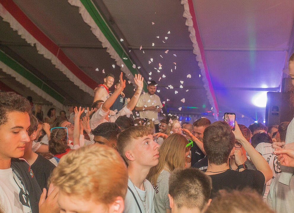 Die Cover- und Partyband "Tasty 7" spielten am Samstag.