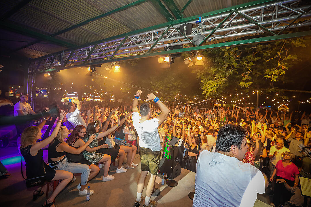 Impressionen vom größten Weinfest in Franken!