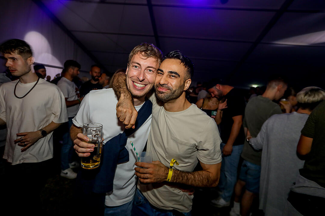 Partyzeltdorf mit 5 Areas!