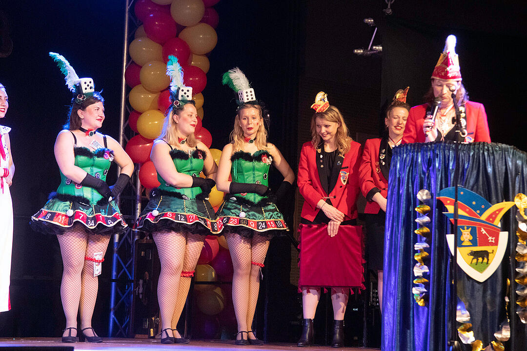 Viele Tanzgruppen, lustige Büttenreden und ein furioses Finale!