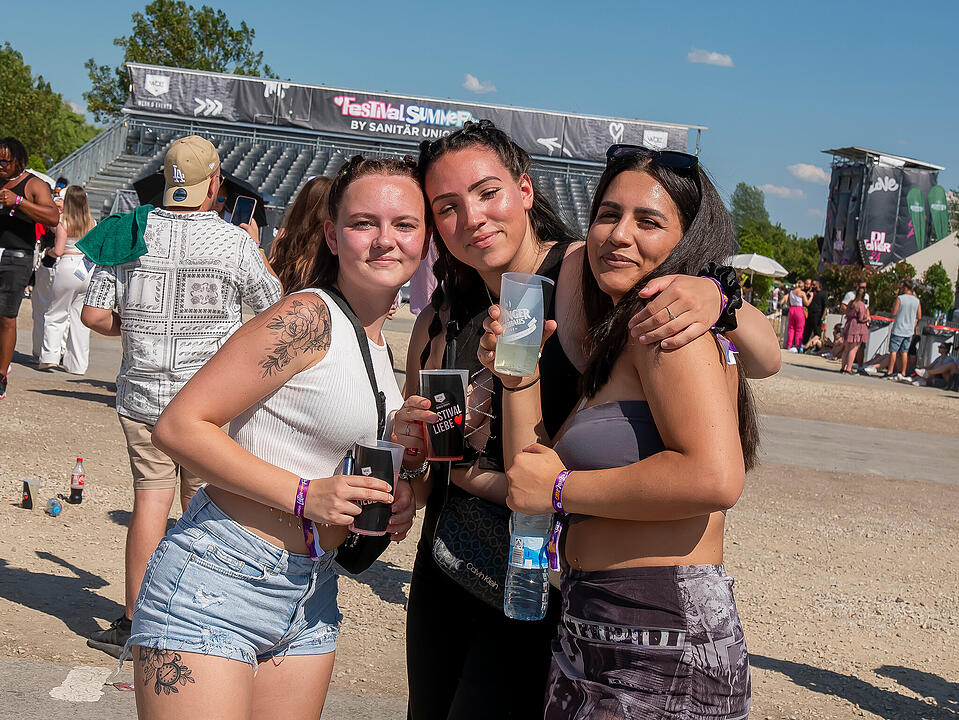 Mit internationalen und nationalen Live-Acts!