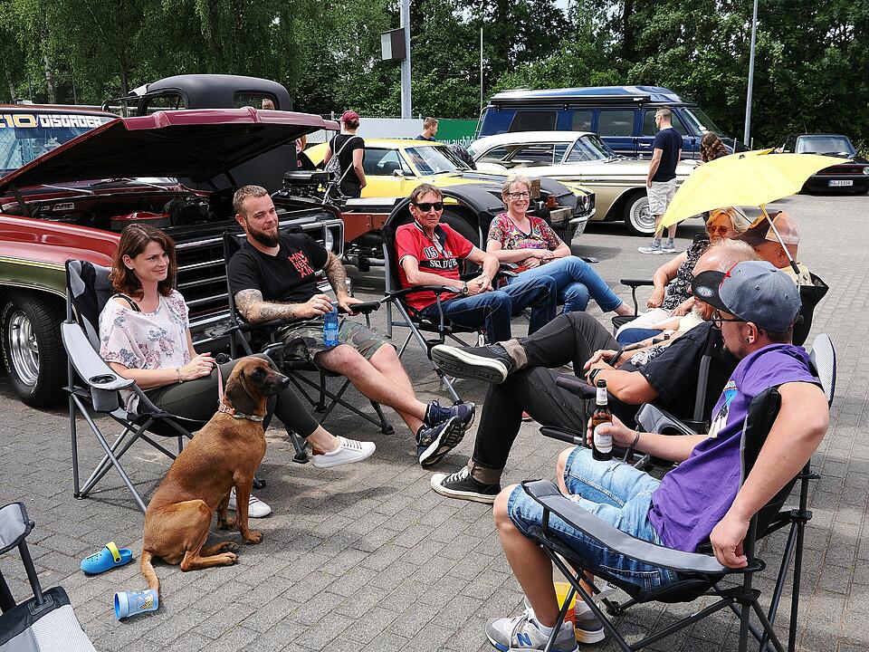Oldtimer, US Cars, Traktoren und Motorräder.