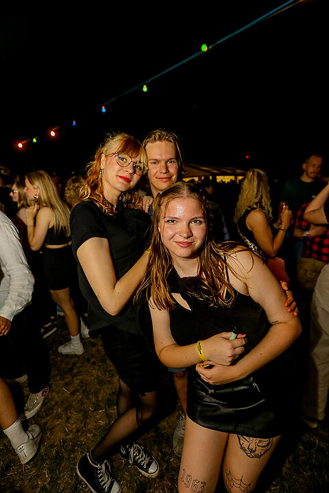 Partyzeltdorf mit 5 Areas!