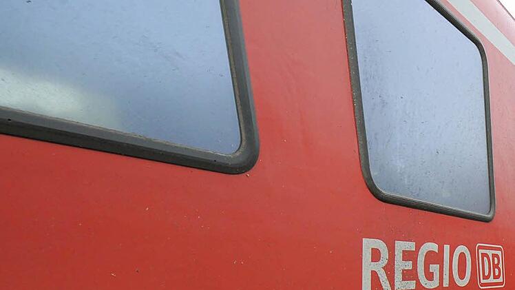 Am Samstag (11. November 2017) ist es in einer Bremer Regionalbahn zu sexueller Belästigung in fünf Fällen gekommen. Foto: Symbolbild / Peter Steffen / dpa