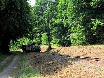 Idyllisch durch die Lande fährt der Vulkan-Express der Brohltalbahn.