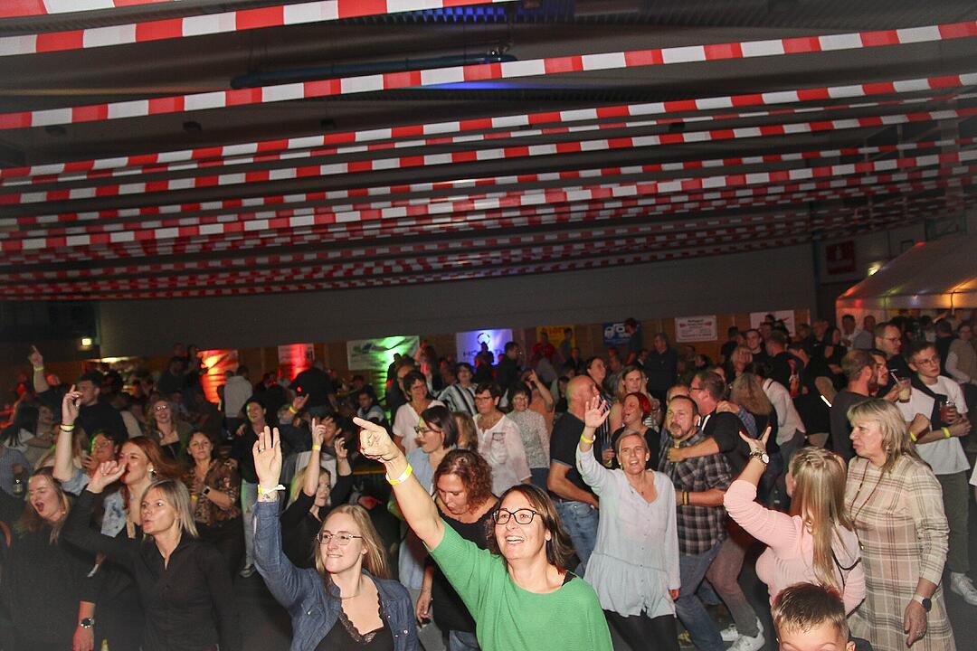 Es spielte die Partyband "Musik die3".