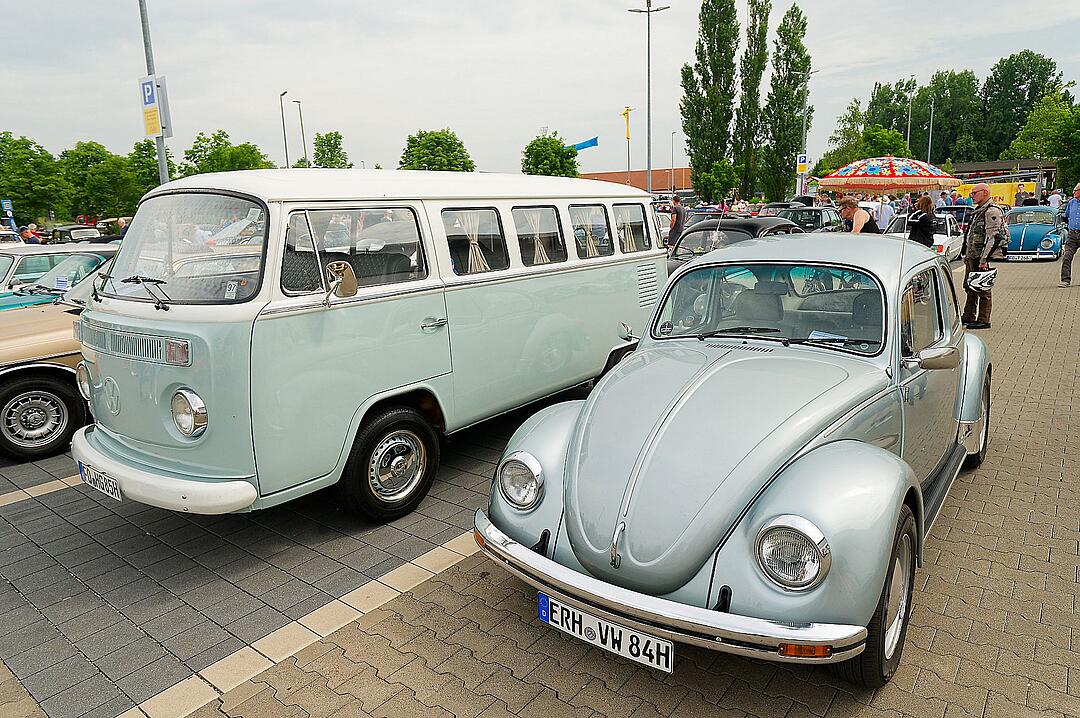 Autos, Motorräder, Mopeds und Traktoren gab es zu bewundern.