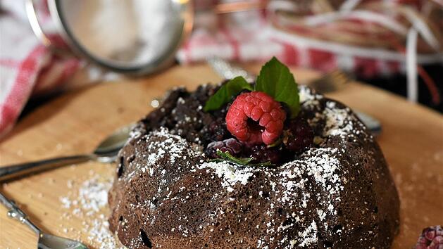 Mit unserem Rezept kannst du im Handumdrehen einen leckeren Schokokuchen zaubern.