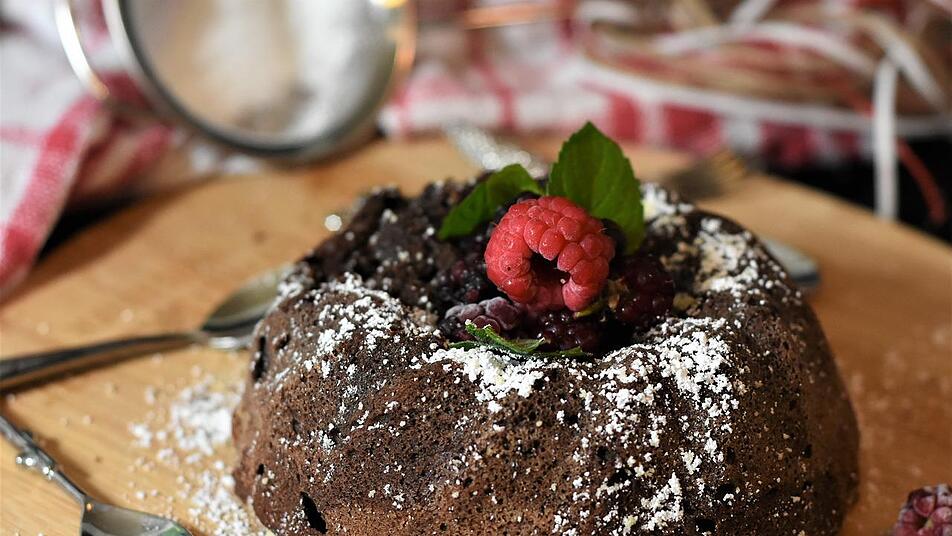 Mit unserem Rezept kannst du im Handumdrehen einen leckeren Schokokuchen zaubern.