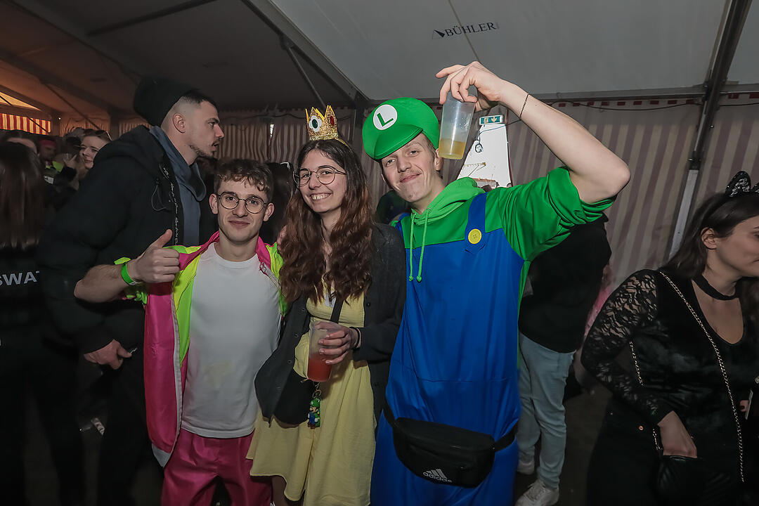 Im großen Festzelt wurde richtig gefeiert!