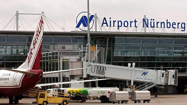 Machen Löschschaum-Rückstände dem geplanten Autobahnanschluss zum Airport Nürnberg einen Strich durch die Rechnung? Foto: dpa
