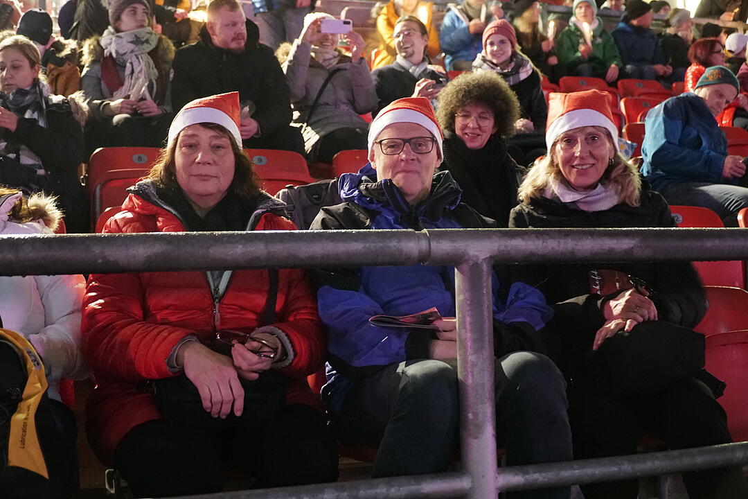 Endlich wieder: Impressionen vom Große Nürnberger Adventssingen 2022 im Max-Morlock-Stadion