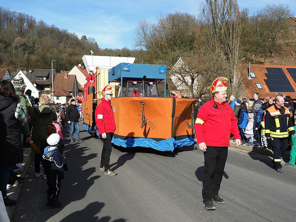 Buntes Faschingstreiben lockte tausende Besucher an.