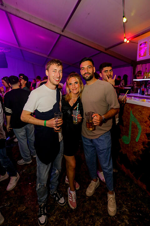 Partyzeltdorf mit 5 Areas!
