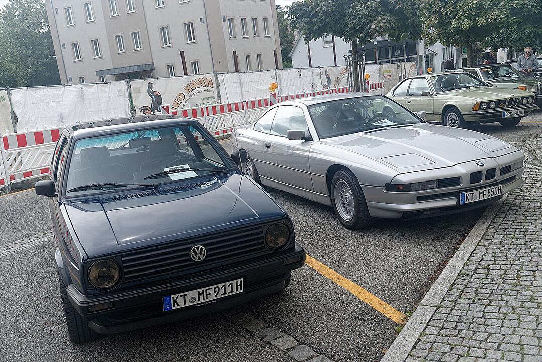 Historische Automobile und Motorräder